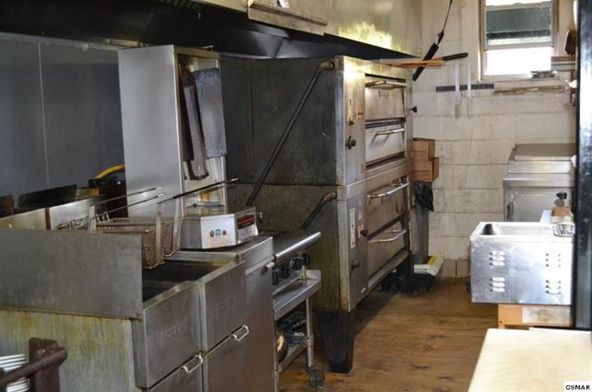 Luigi's Pizzeria: 1017 E Parkway, Gatlinburg, TN 37738